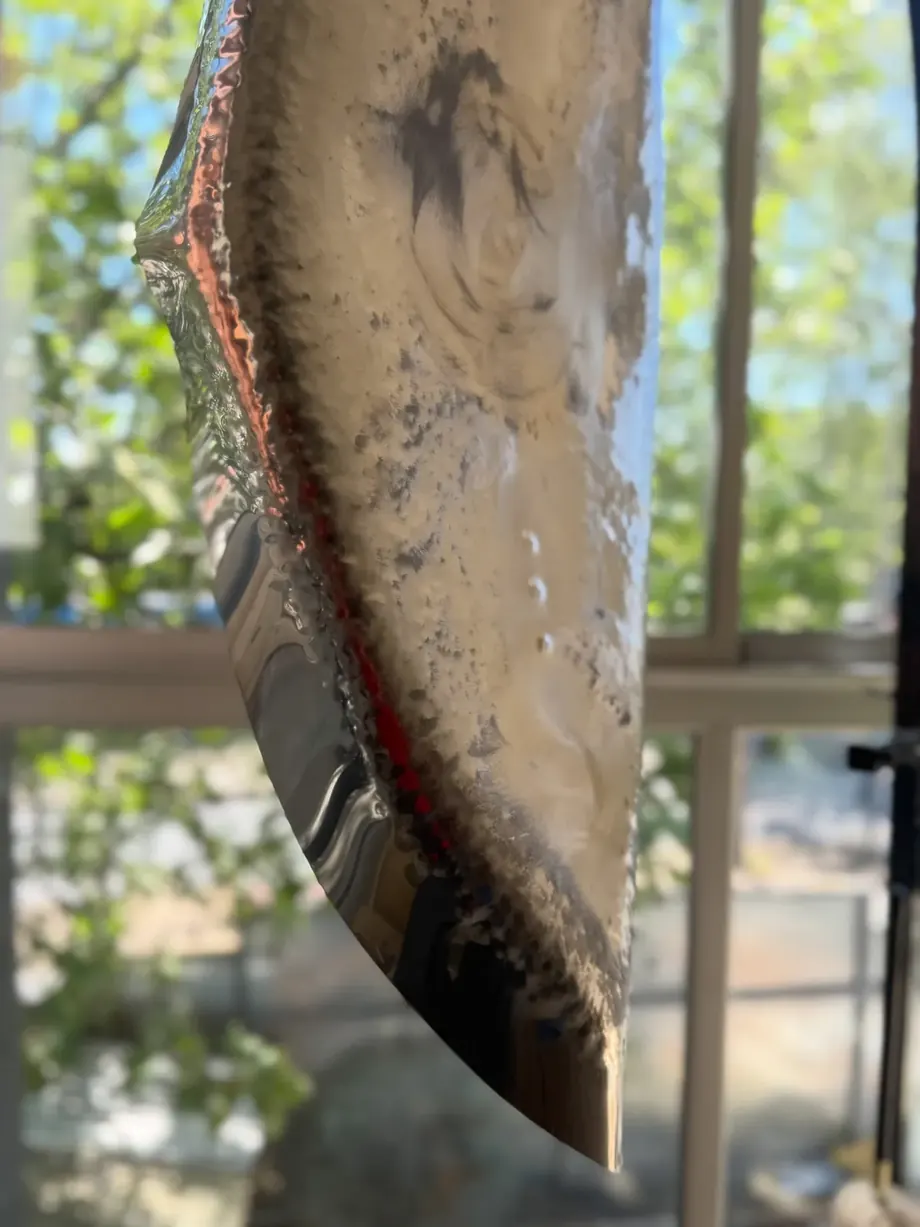 Gong en proceso, investigación en metal